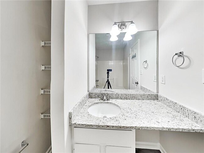 Building Photo - 244 Hale Haven Dr