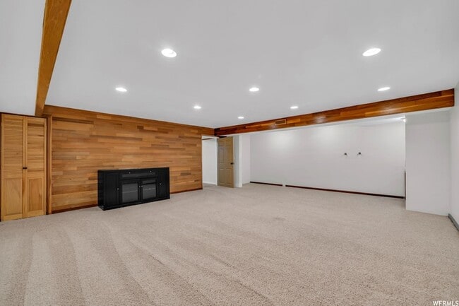 Building Photo - 1806 E Fawn Ln