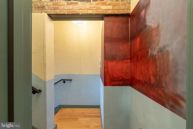 Building Photo - 711 G St SE