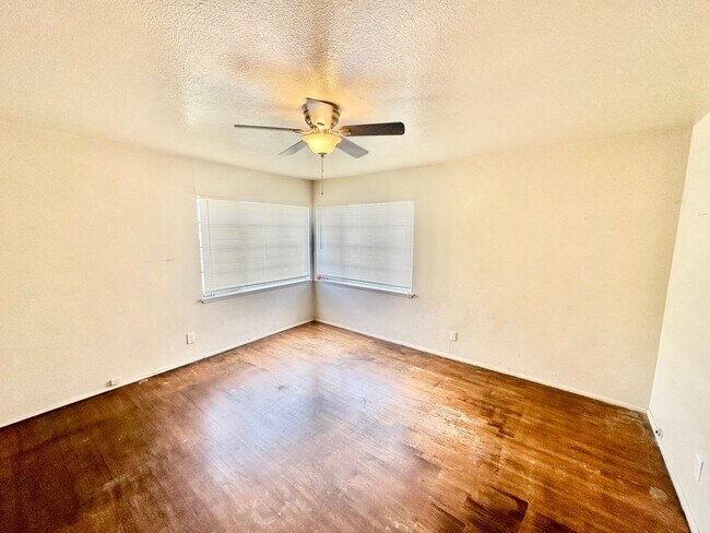 Building Photo - 3204-3208 E Normal Ave