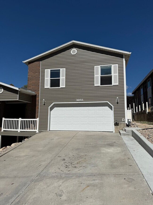 Building Photo - 3 Bedroom Home in Holladay Available August 1st