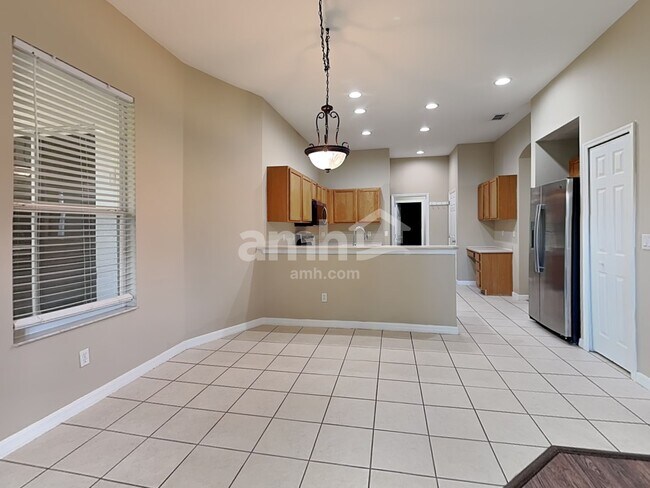 Building Photo - 2042 Ancient Oak Dr