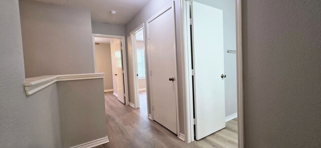 Building Photo - 3 Bedroom Townhome near Medical Center