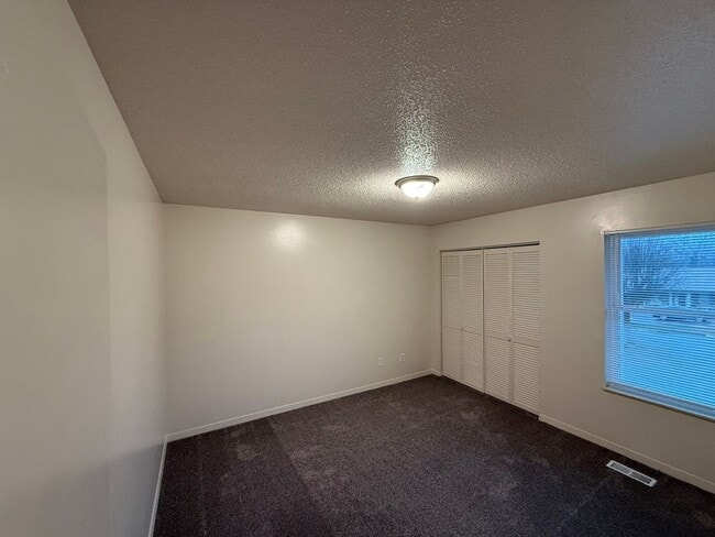 Building Photo - 2023 Belle Terra Rd