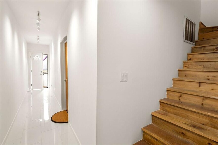 Building Photo - 5 Krog St NE