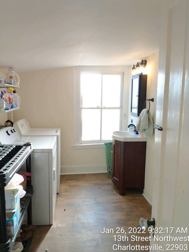 Building Photo - Heart of UVA 13th St  4 BR, 2.5  Bath house within walking distance of UVA