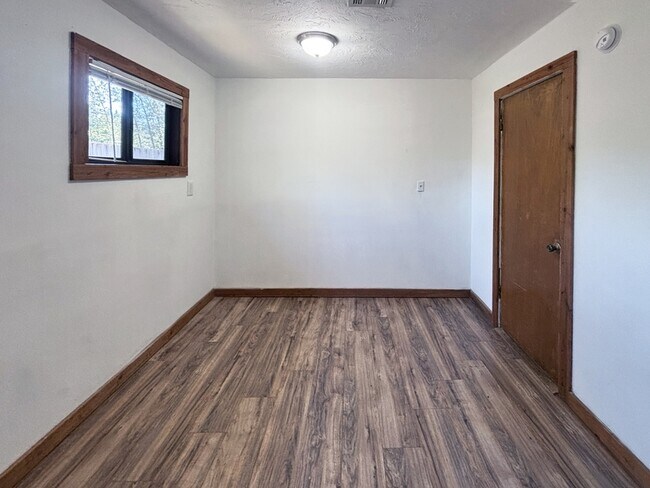 Building Photo - 3817 E Amazon Dr