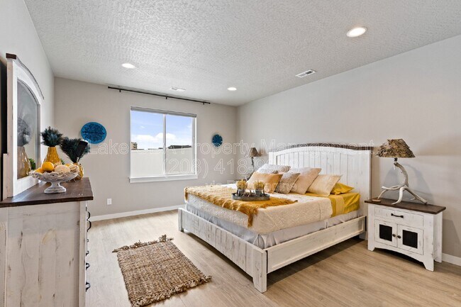 Building Photo - 5673 W Rockingham Dr