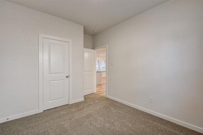 Building Photo - 31119 Myers Hvn Ln