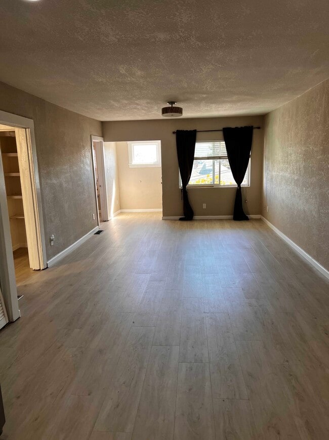 Building Photo - 1354 Palou Ave