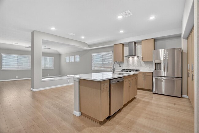 Building Photo - 925 Creekhollow Dr