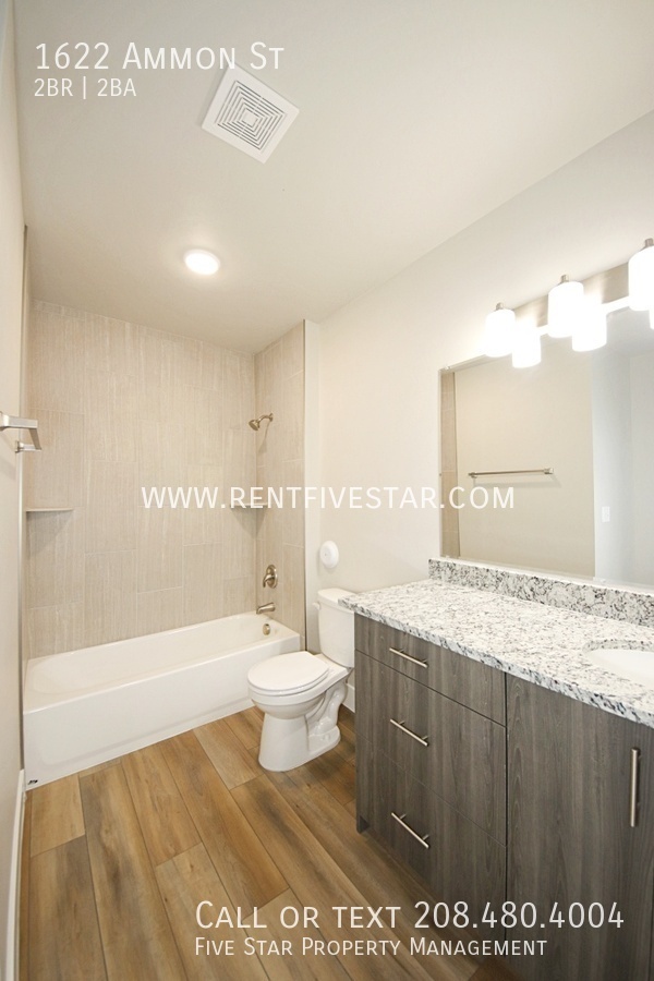 Building Photo - Stunning 2 Bedroom End Unit Townhome, Buil...