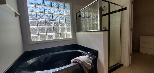 Building Photo - 284 W Silverthorn Ln