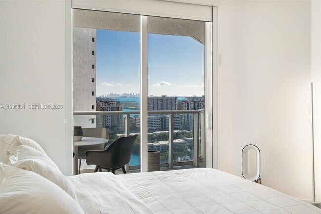 Building Photo - 16485 Collins Ave