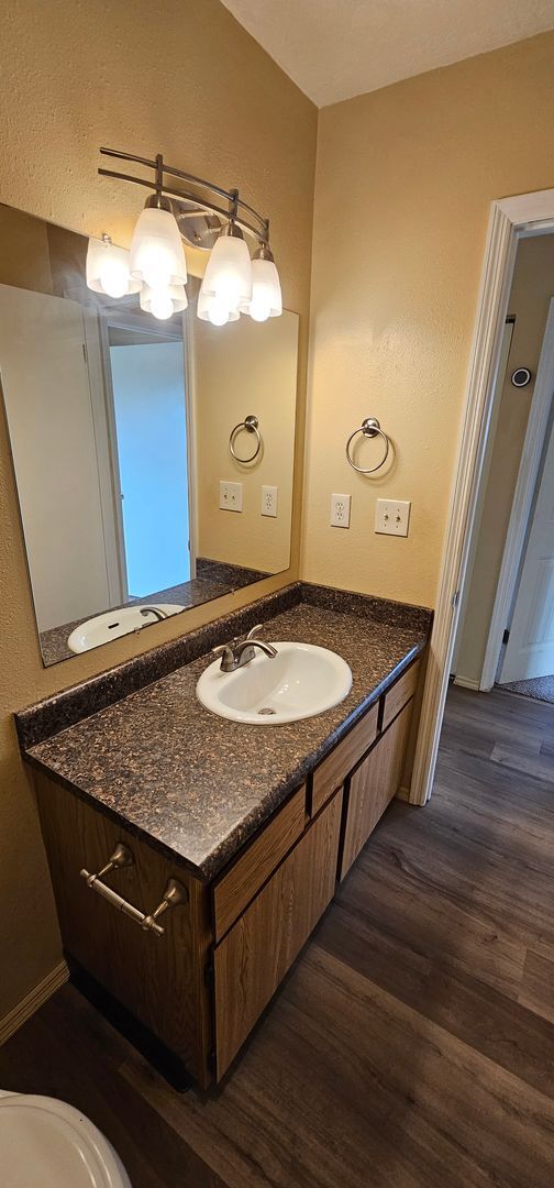 Building Photo - 2 Bed 1 Bath Home Available in Heart of Be...