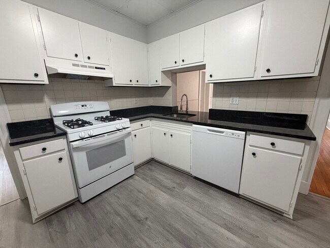 Building Photo - 11 Park St