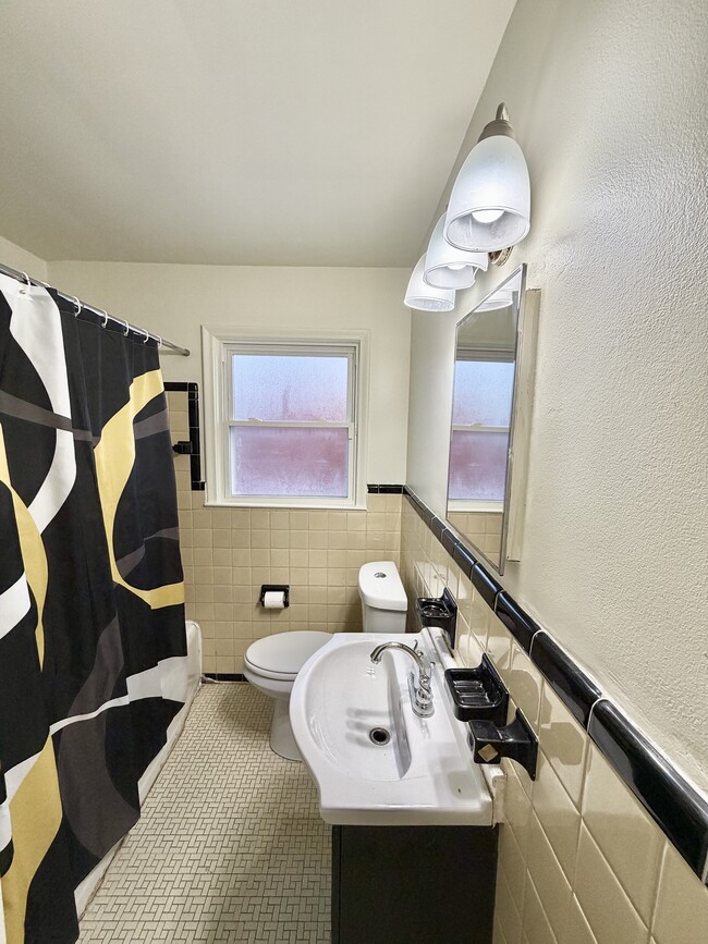 Building Photo - 3114 Cherokee Ave