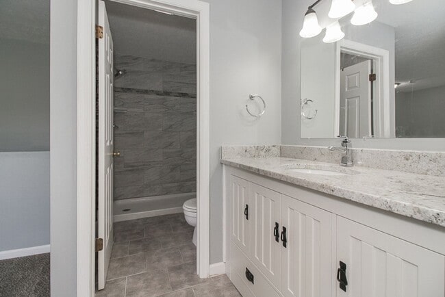Building Photo - 3 Bedroom/2.5 Bath Westlake!! Condo living...