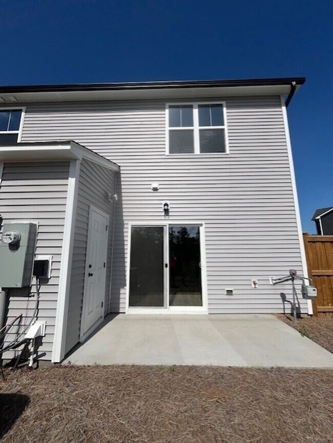 Building Photo - 8405 Paramount Point