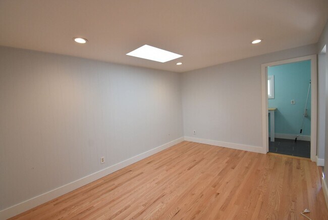 Building Photo - 3Bd/1.75Ba Bellevue House