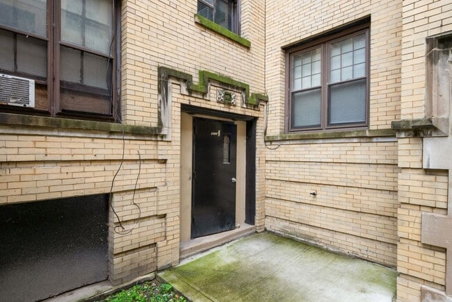 Interior Photo - 4230-38 Michigan