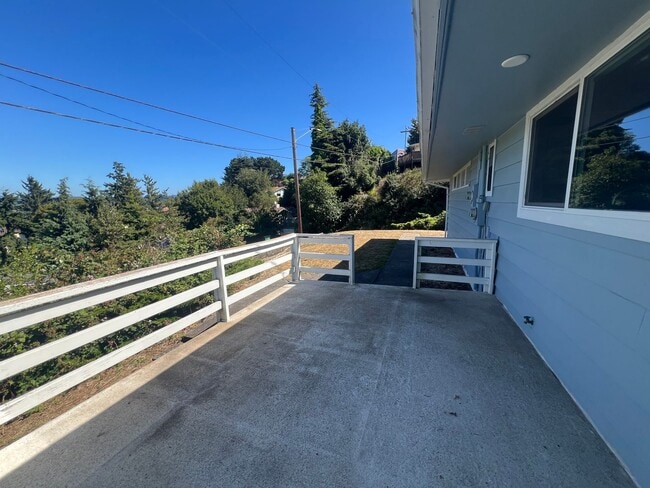 Building Photo - 546 Fir Ave