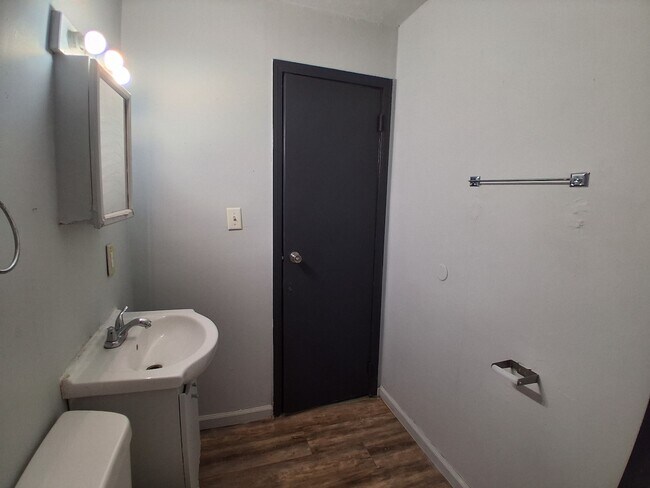 Building Photo - 1112 Glenwood Dr
