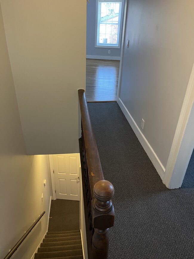 Building Photo - 220 N Bench St