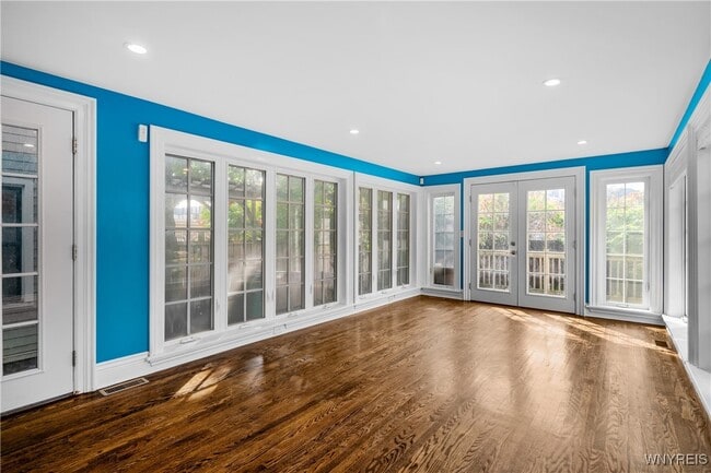 Building Photo - 108 Park St