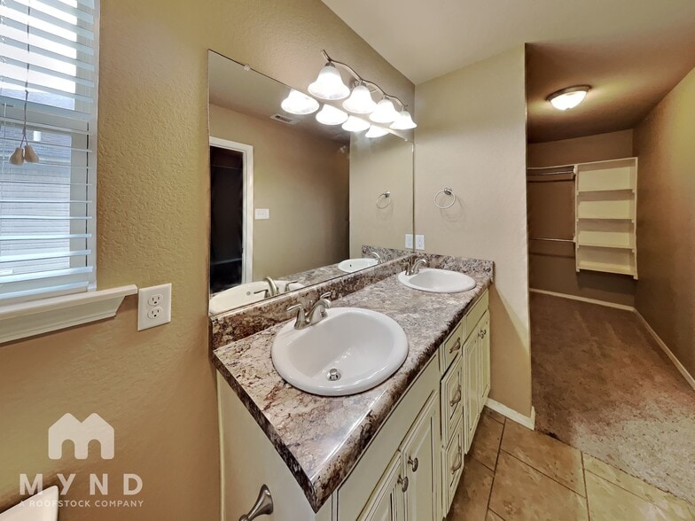 Building Photo - 405 Westwood Dr