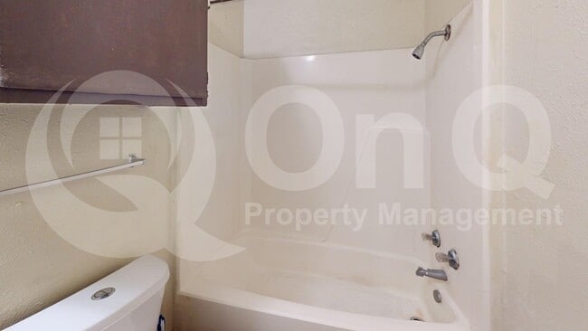 Building Photo - 410 Bryan St