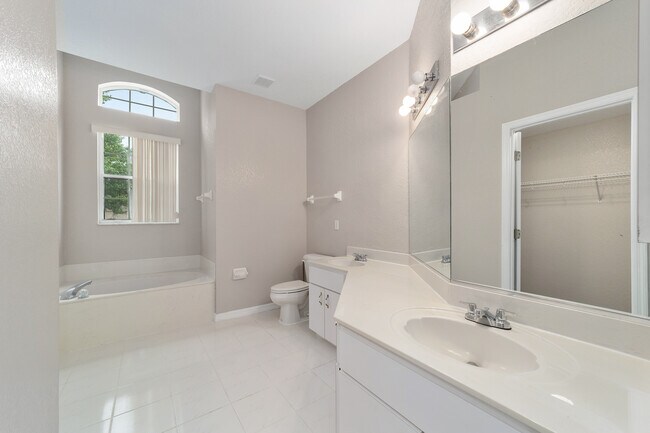 Building Photo - 10061 SW 74th Terrace