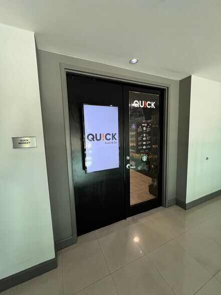 Building Photo - 1155 Brickell Bay Dr