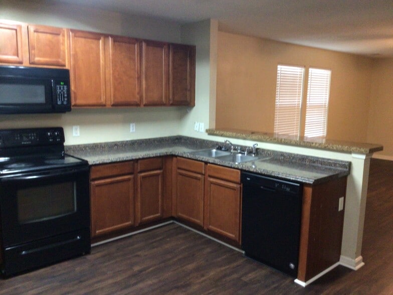 Building Photo - 7 Holly Springs Cir