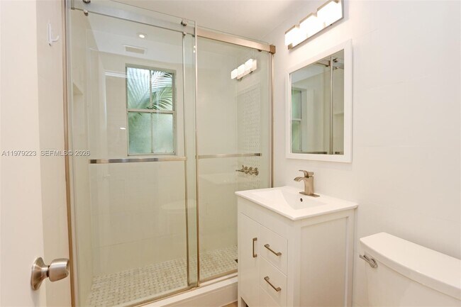 Building Photo - 3395 Franklin Ave