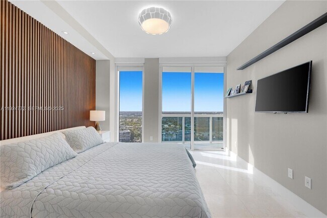 Building Photo - 2711 S Ocean Dr