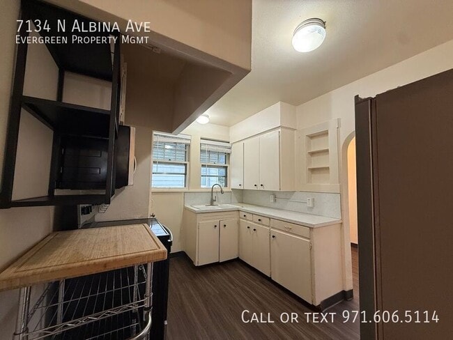 Building Photo - 7134 N Albina Ave