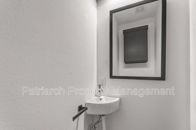 Building Photo - 3003 Alpha Wolf Ct