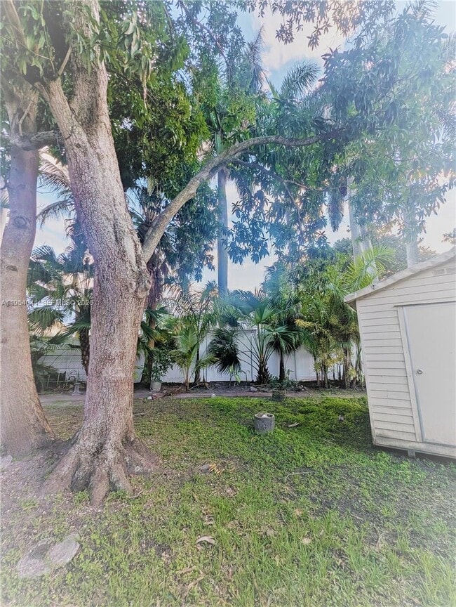 Building Photo - 220 SE 1st St