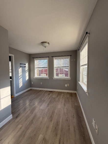 Building Photo - 8934 S South Hill Dr