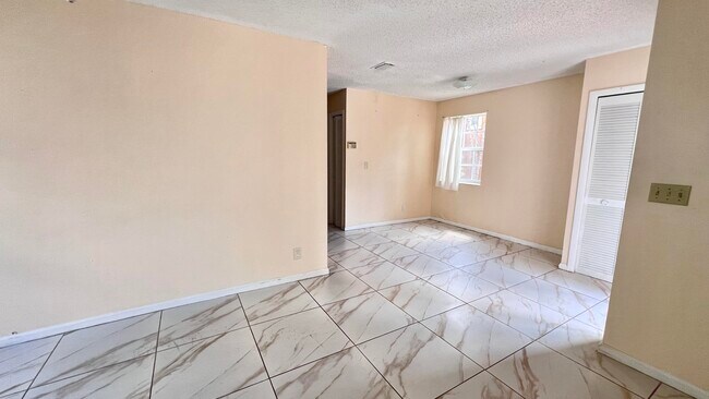 Building Photo - 13982 Morning Glory Dr