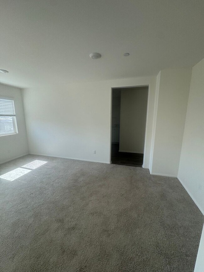 Building Photo - THIS HOME COMES WITH AN ADU