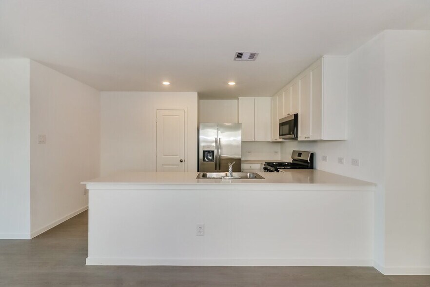Building Photo - 460 San Miguel Crk Dr