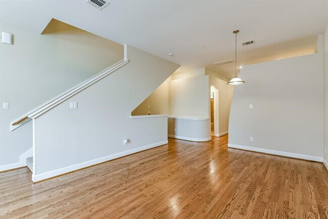 Building Photo - 11315 S Main St