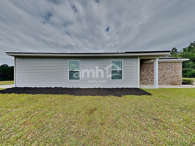 Building Photo - 132 Spring Lakes Dr