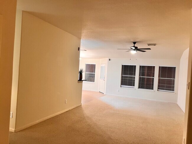 Building Photo - 9406 Lakeway View Ln