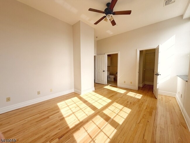 Building Photo - 33 Forest Ave