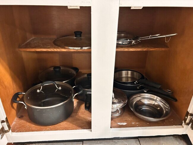 Building Photo - 4294 Tanglewilde Dr S