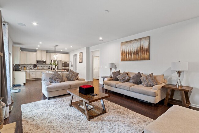 Building Photo - Luxurious 4 bedroom home in Jordan Pointe!