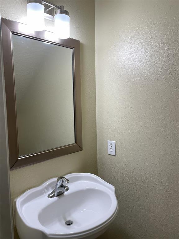 Building Photo - 16407 Split Willow Dr